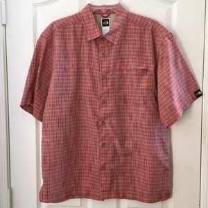 Men’s The North Face SS Button Down Shirt medium
